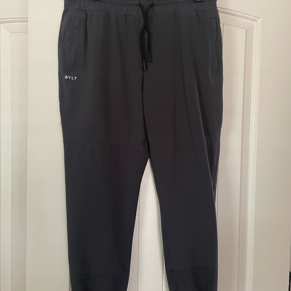 BYLT gray joggers—— so cute!!!! Size LG
